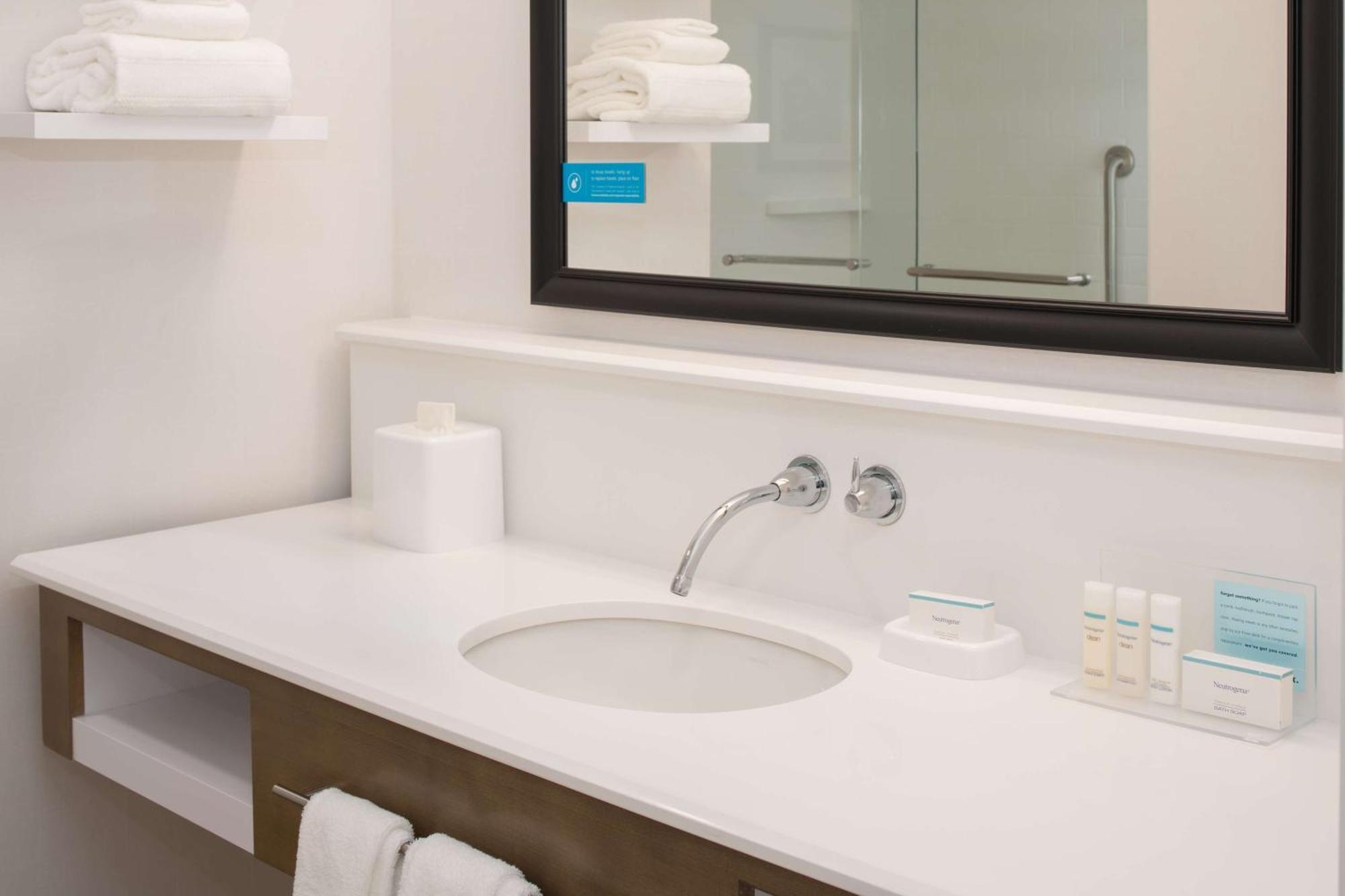 Hampton Inn And Suites By Hilton Portland-Pearl District Экстерьер фото